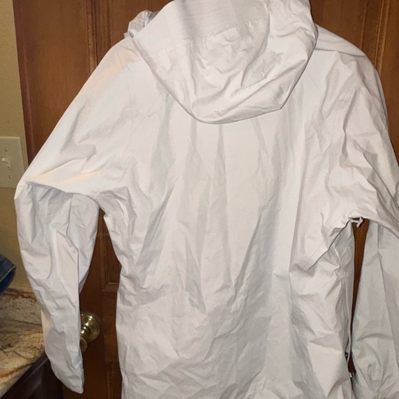 Patagonia Women’s Rain Coat - Picture 3 of 8